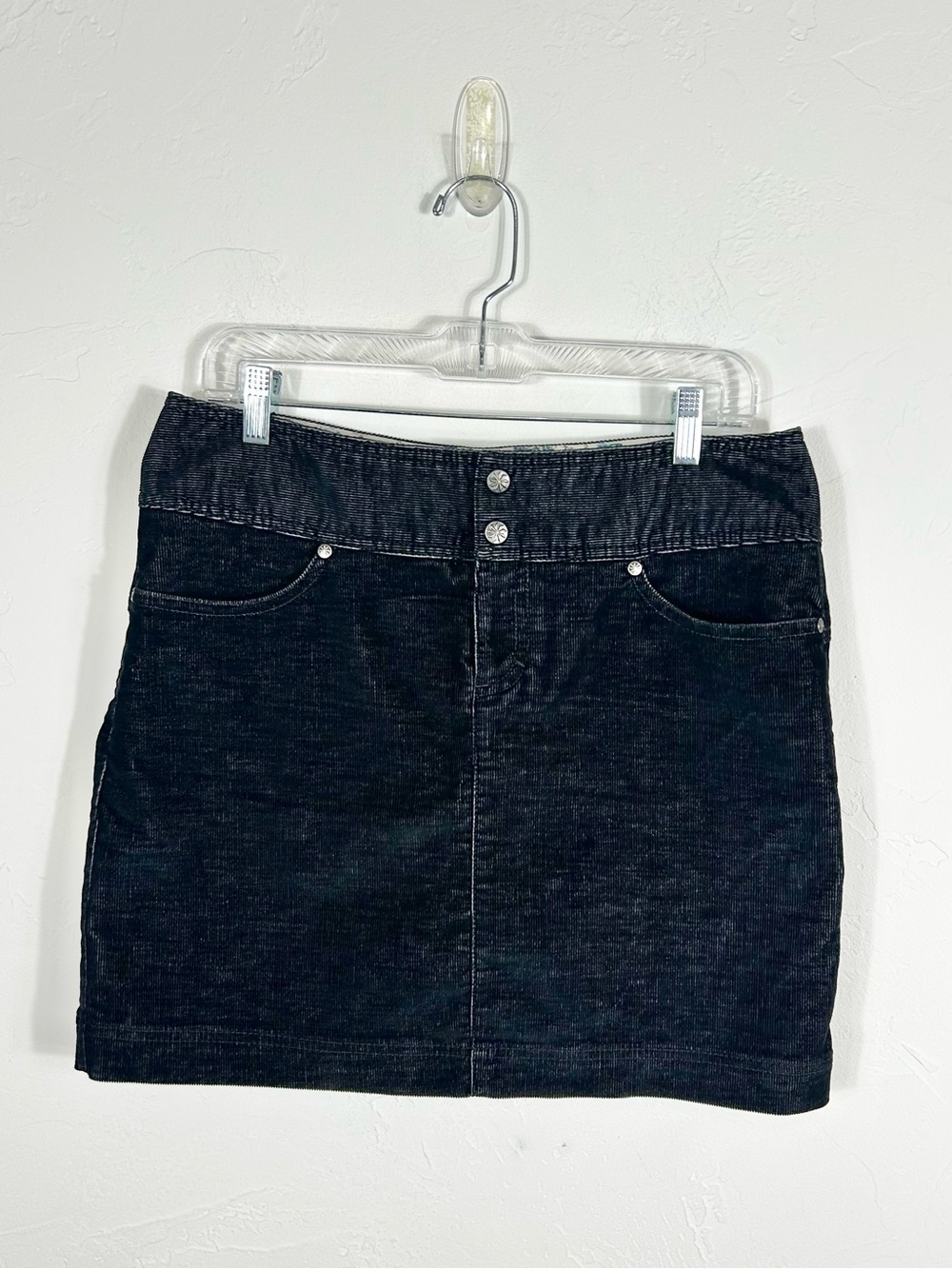 Athleta "Vintage Ridge" Black Corduroy Mini Skirt Stretch Cotton Blend Size 8